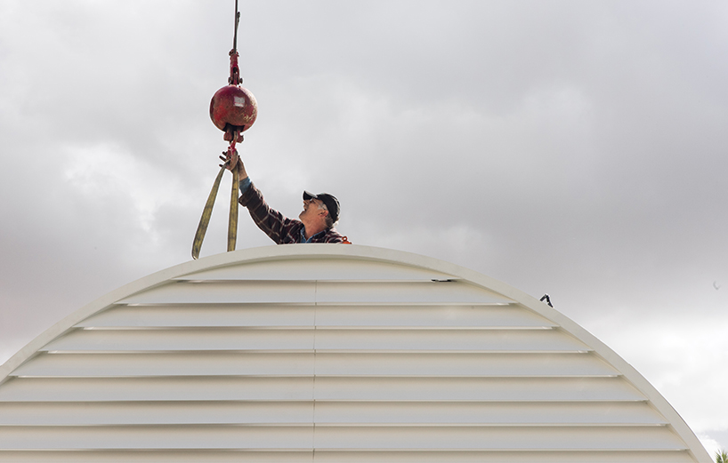 jotta studio's 'green ray' embodies the rising and falling of the arizona sunset