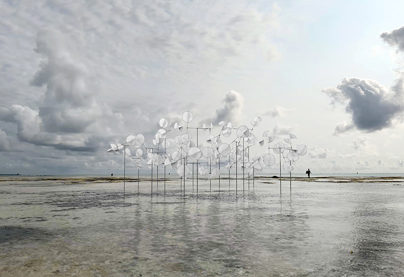dancing installation by vincent leroy mirrors movements of wind on zanzibar&rsquo;s shoreline