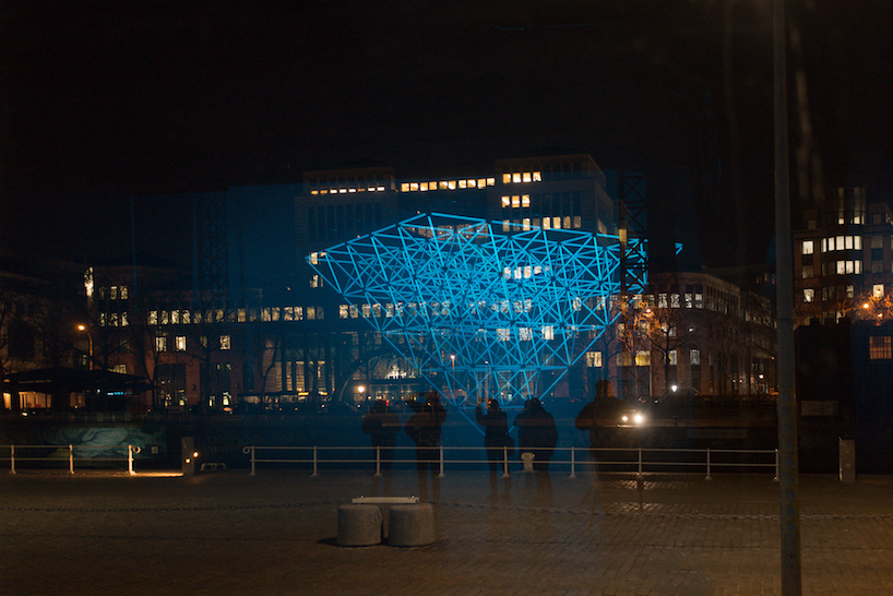 TETRO+A and WHITEvoid present network-like light structure for bright brussels festival