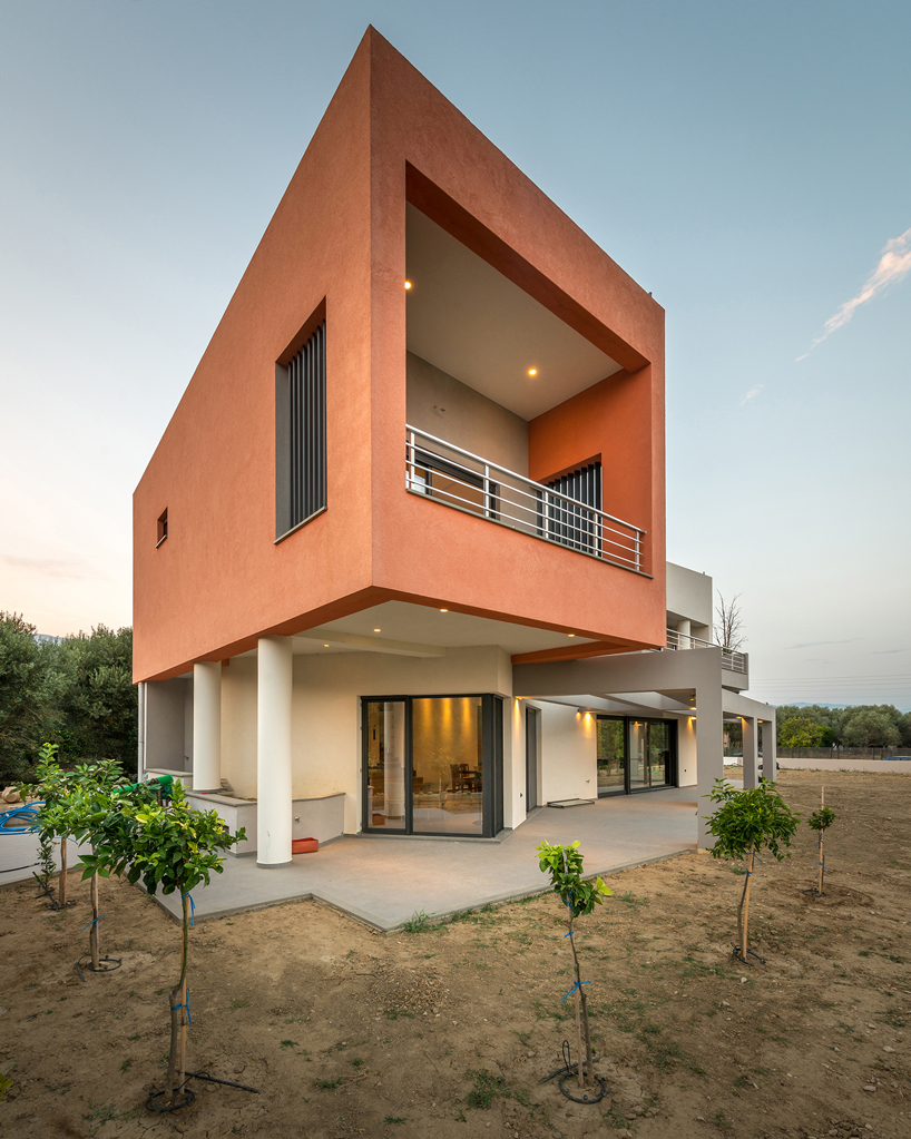 IS house completed in nafapaktos, greece by barlas architects