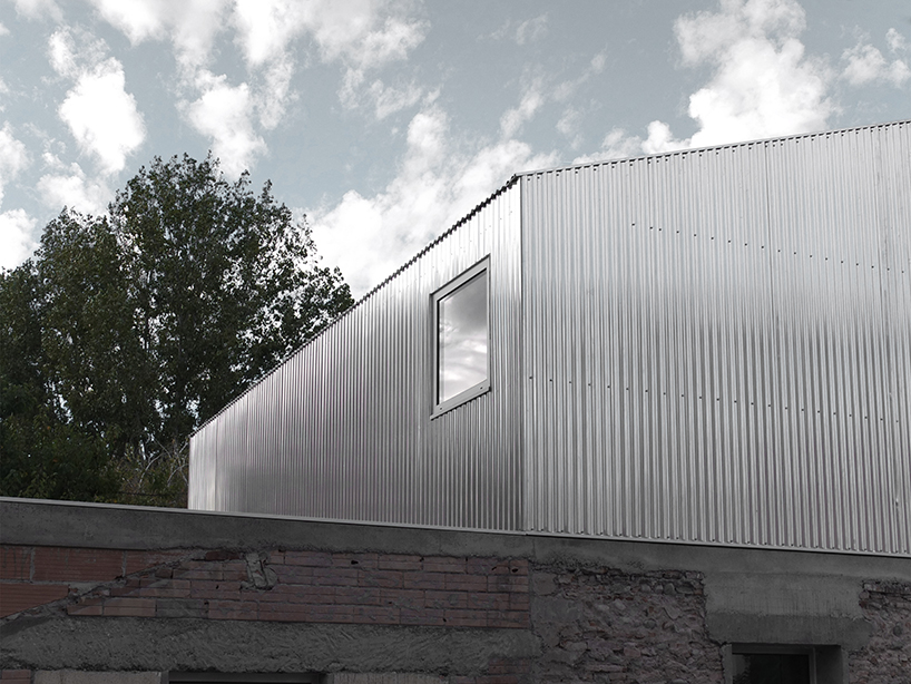 BAST renovates and rebuilds M03 house in suburban toulouse