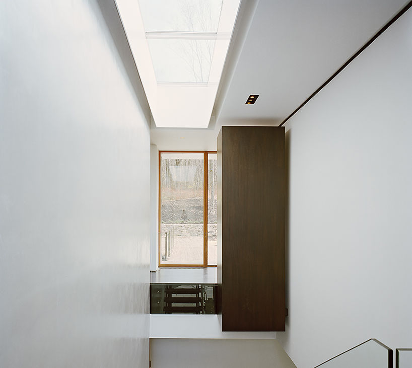 joeb moore + partners spans bridge house over landscape