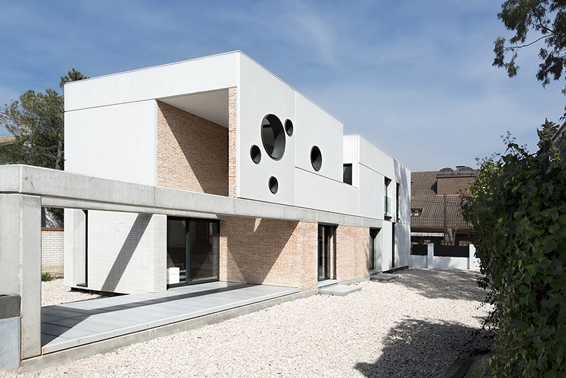 geometry opposes topology to defy space constraints in CASA IA