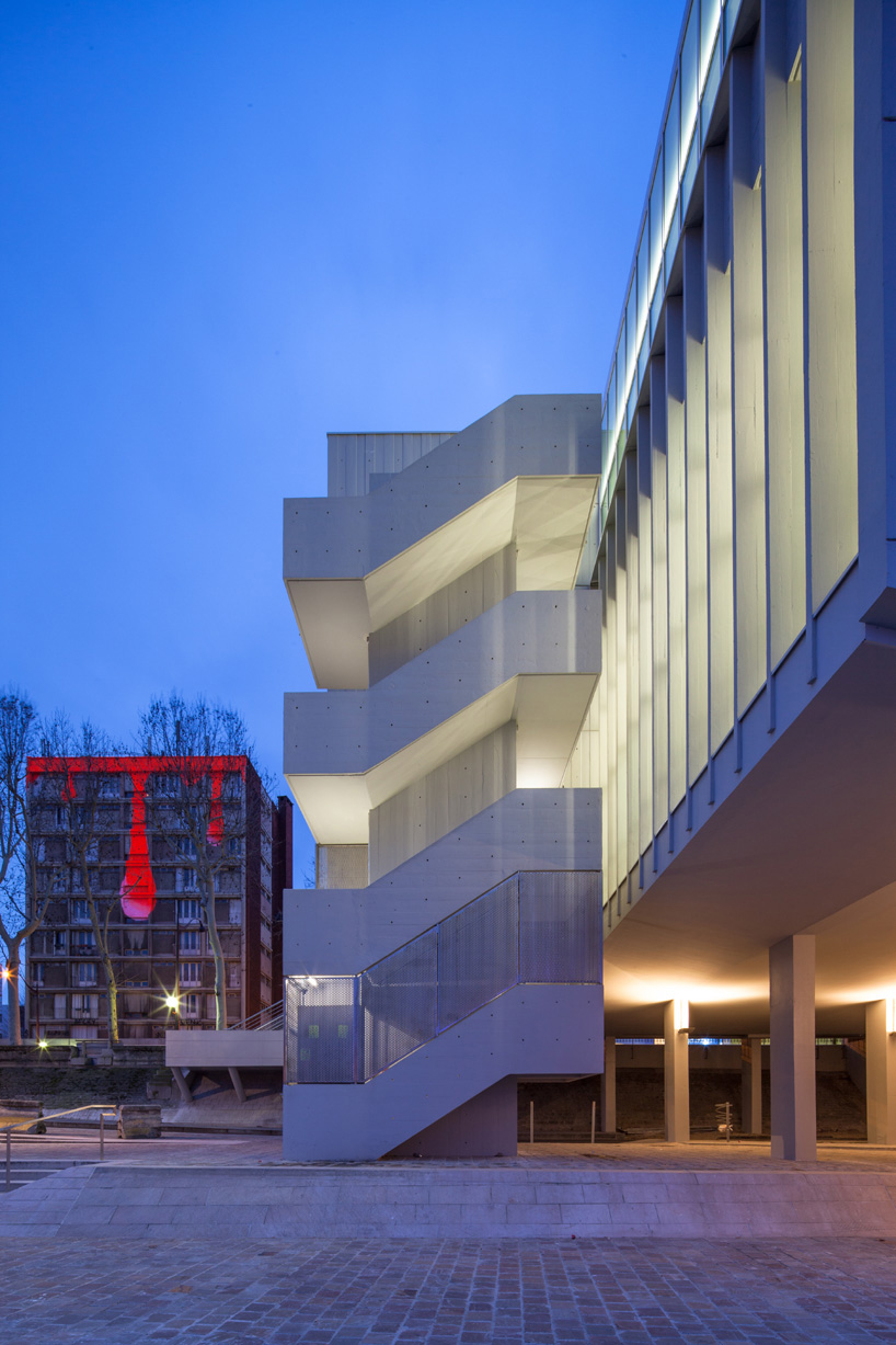 JB lacoudre returns transparency to the seine in paris