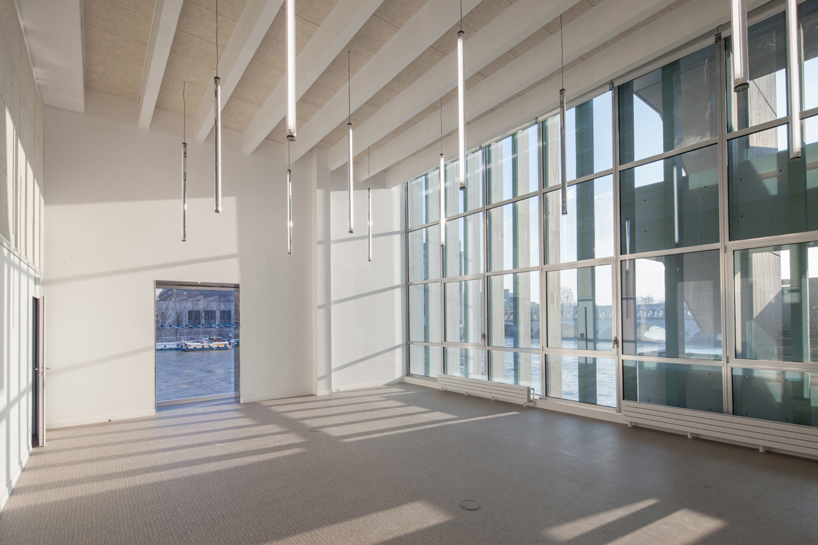 JB lacoudre returns transparency to the seine in paris