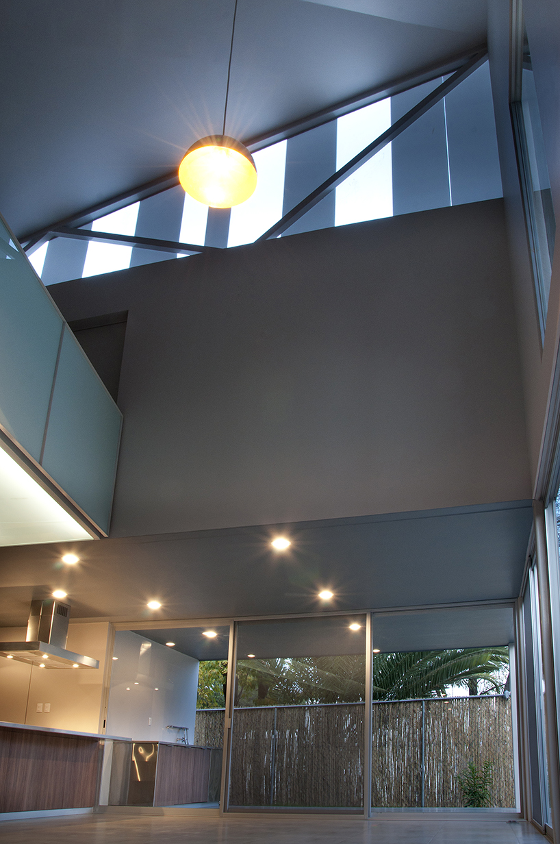 tactic-a angles striped huit house around L shape in mexico