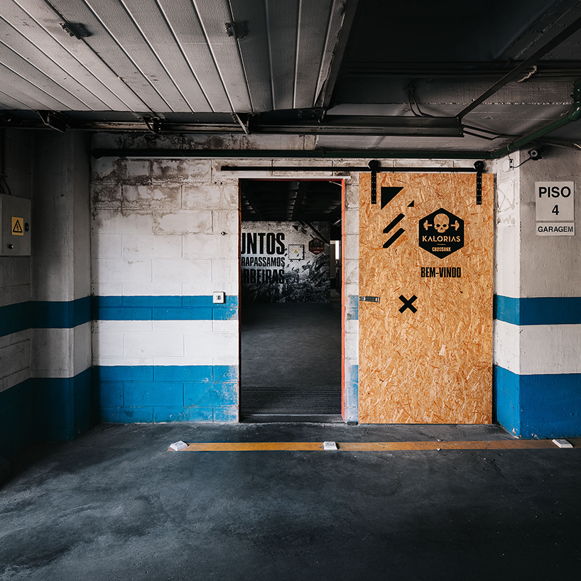 estúdio AMATAM transforms car workshop into CROSSBOX center