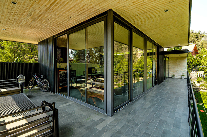 max ibanez + claudio labarca optimize the MIL metal house in santiago