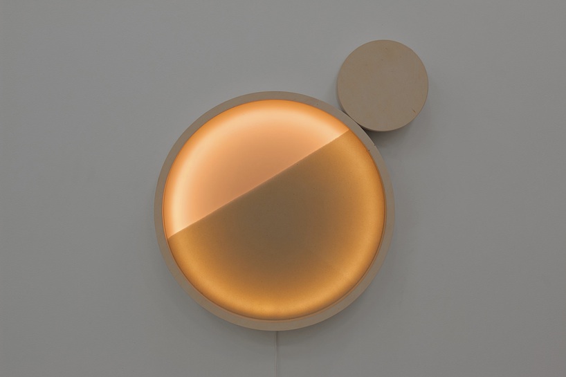 pani jurek + piotr musialowski fill kinetic kolo light with sand 