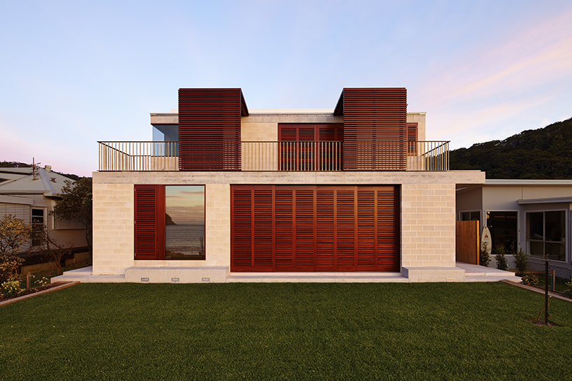 porebski architects adapts the block house to pearl beach in australia