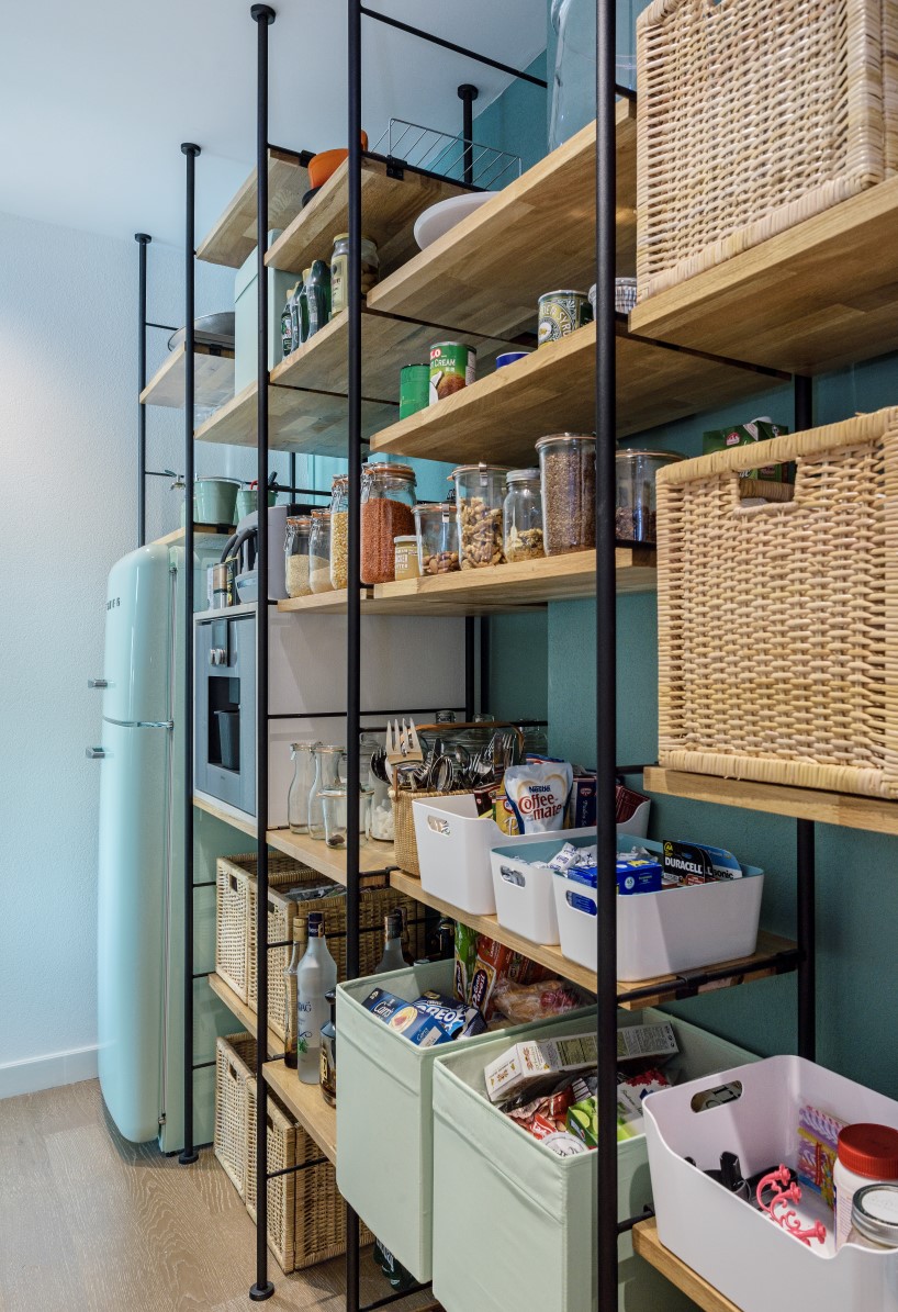 ofist designs stylish, mediterranean interior for Y house in turkey