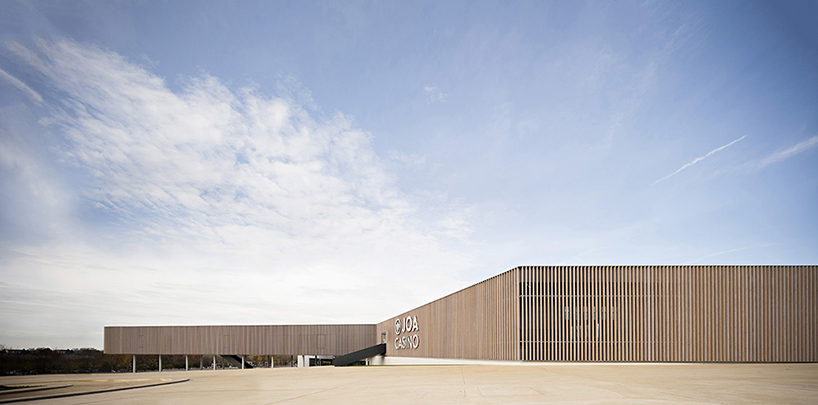 data architectes opens casino du lac to its surrounding landscape 