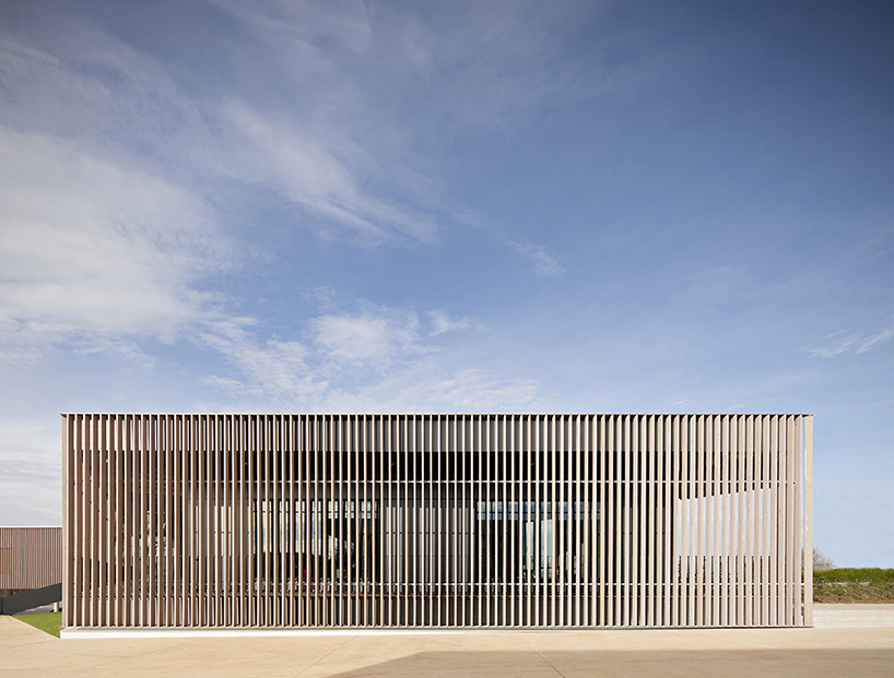 data architectes opens casino du lac to its surrounding landscape 