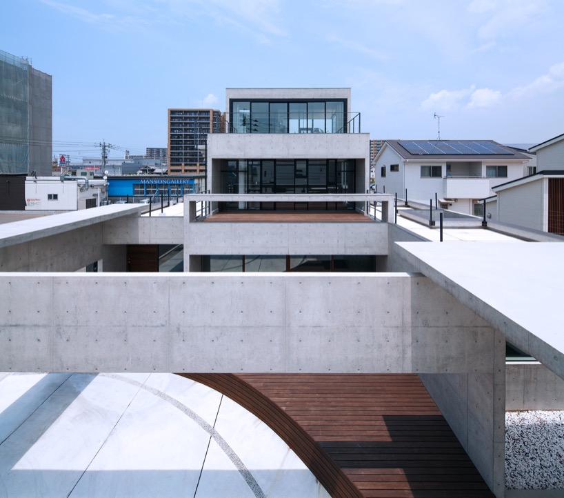 concrete eaves and hanging walls encircle house in fukutsu city, japan