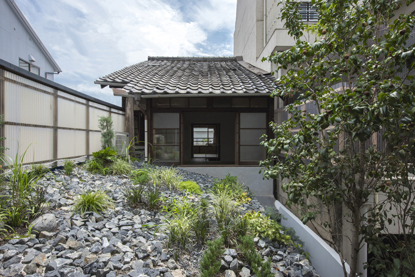 td-atelier refurbishes century-old japanese guesthouse with modern interventions