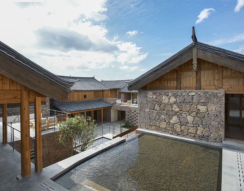 yoshimasa tsutsumi renovates and extends chinese housing into tsingpu baisha retreat hotel