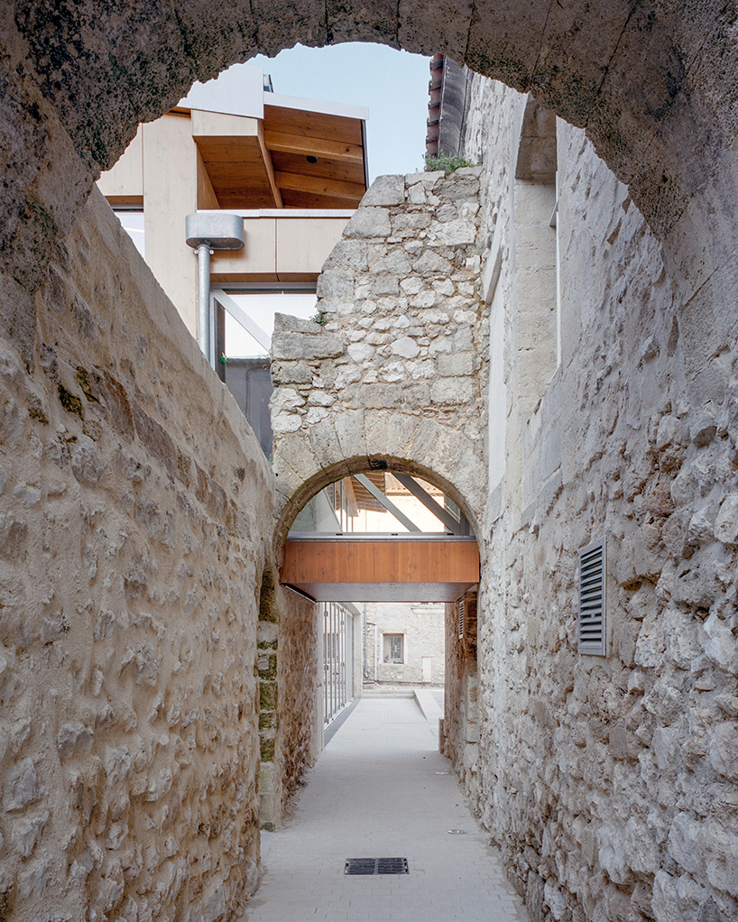NAS architecture revives 17th-century chapel in southern france as third-place library 
