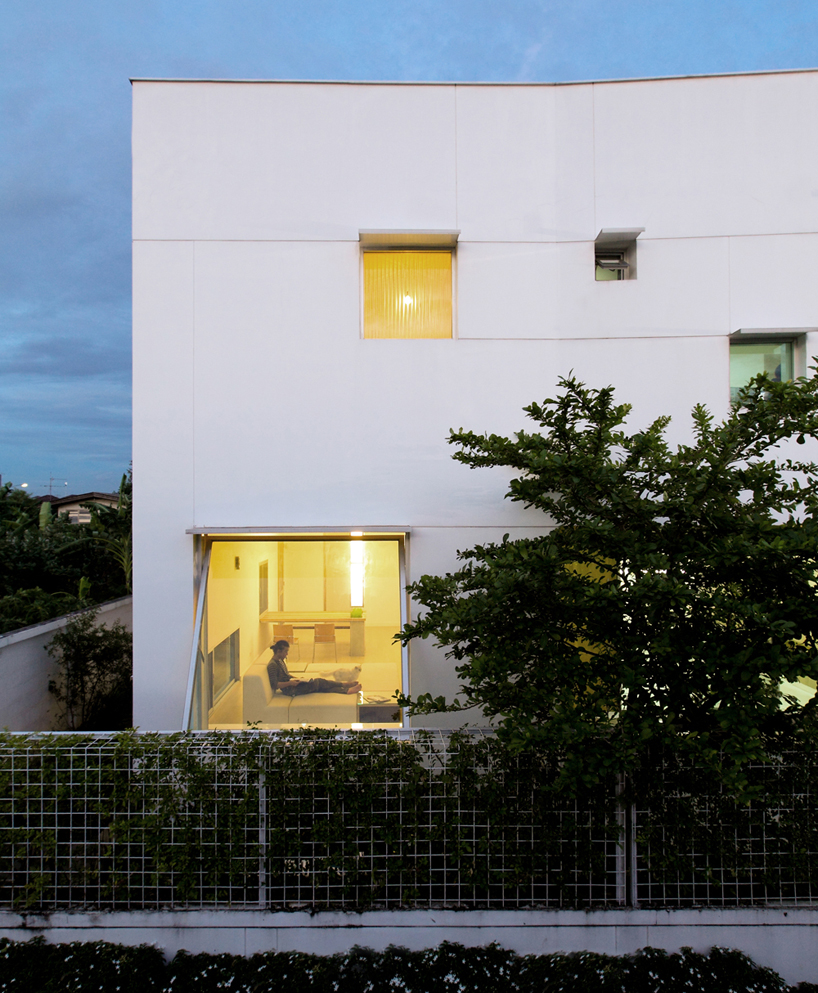 EKAR architects T-house thailand designboom