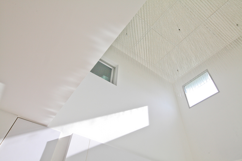 EKAR architects combines office, warehouse, and living space in T-house