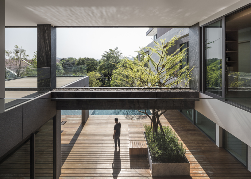 EKAR's traditional thai-inspired house in bangkok is designed to suit ...