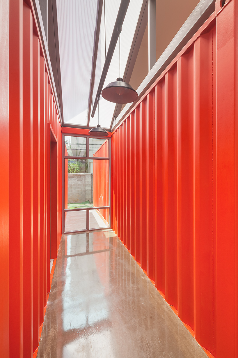 URBANTAINER extends the national theater company of korea with modulated red shipping containers