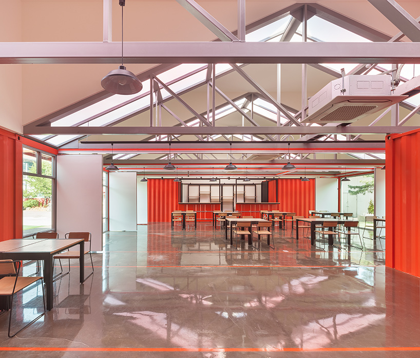 URBANTAINER extends the national theater company of korea with modulated red shipping containers