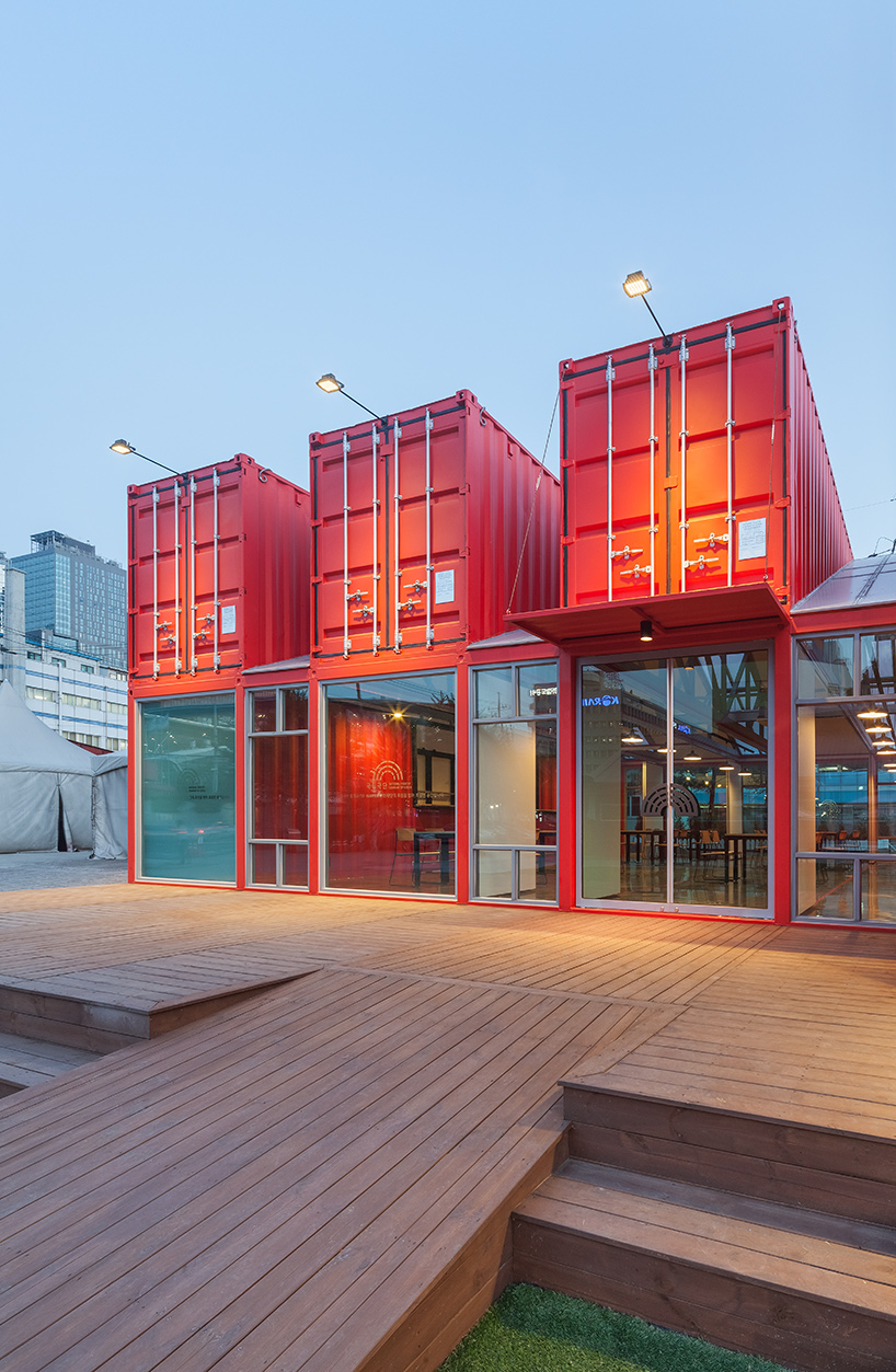 URBANTAINER extends the national theater company of korea with modulated red shipping containers