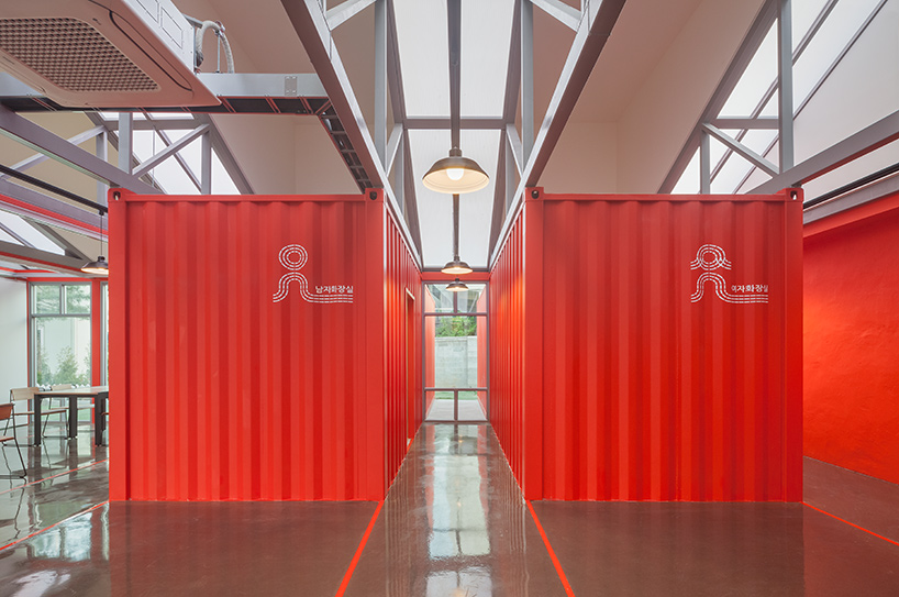 URBANTAINER extends the national theater company of korea with modulated red shipping containers