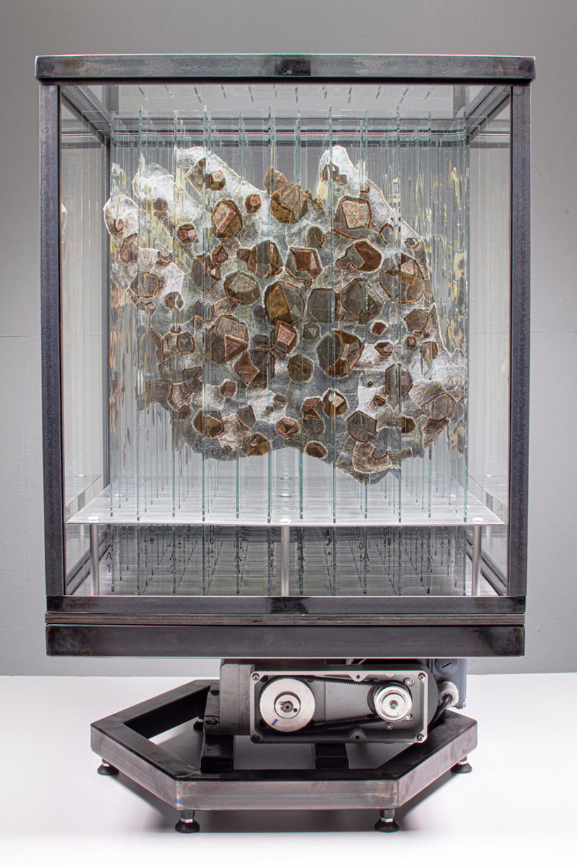 anamorphic installation by thomas medicus&nbsp;rotates into four shifting hand images - 5