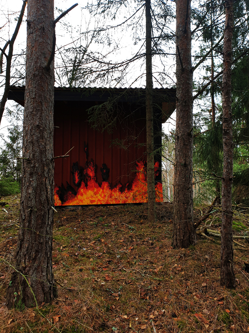 UMA installs a spectacular fire-like lighting system in a swedish forest