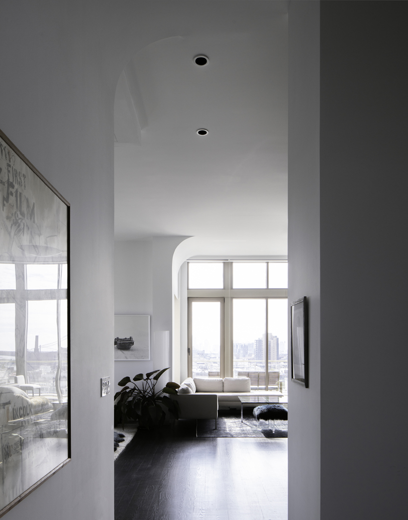 INABA softly curves the ceiling coving of 'williamsburg penthouse' in brooklyn designboom