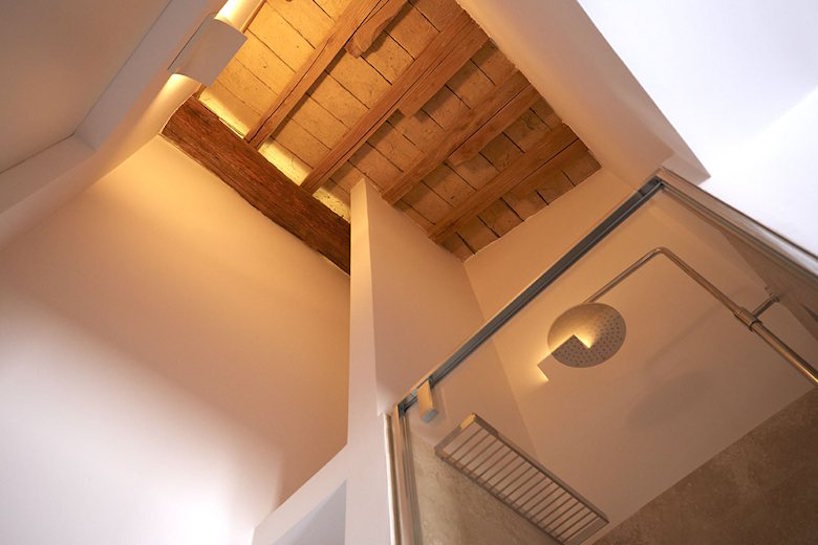 alessandro de sanctis redesigns apostoli loft in rome