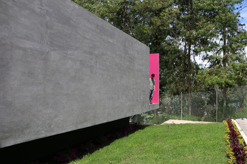 ruptura morlaca's concrete house floats weightlessly over serene landscape in ecuador