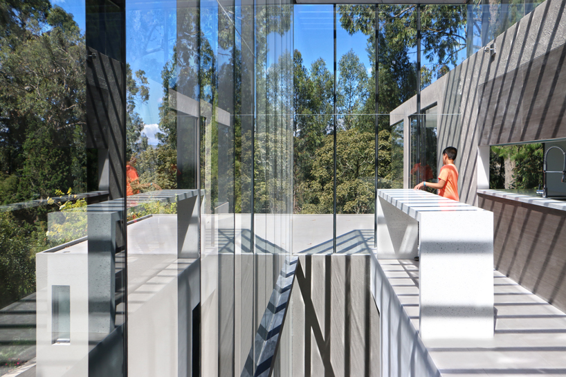 ruptura morlaca's concrete house floats weightlessly over serene landscape in ecuador