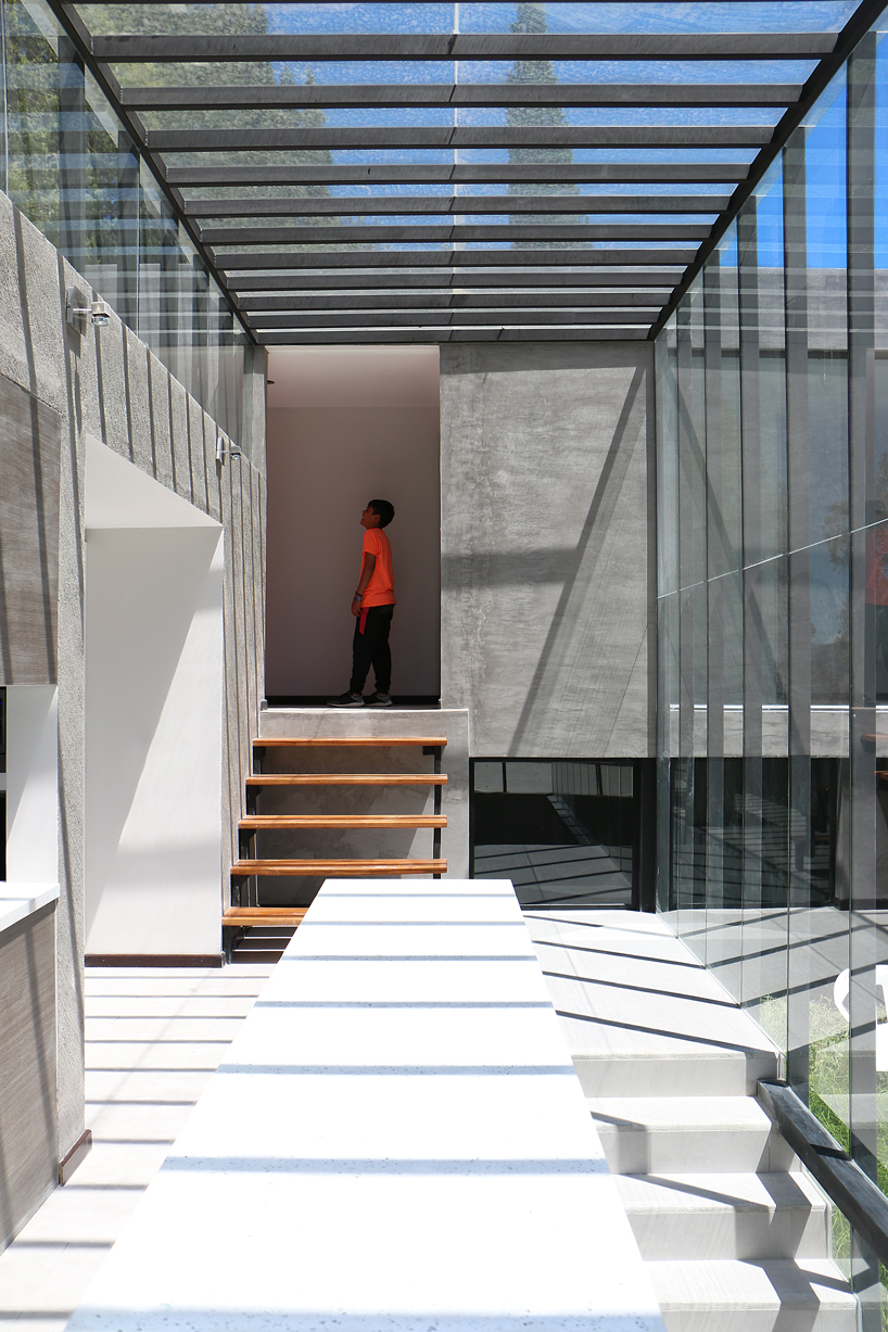 ruptura morlaca's concrete house floats weightlessly over serene landscape in ecuador