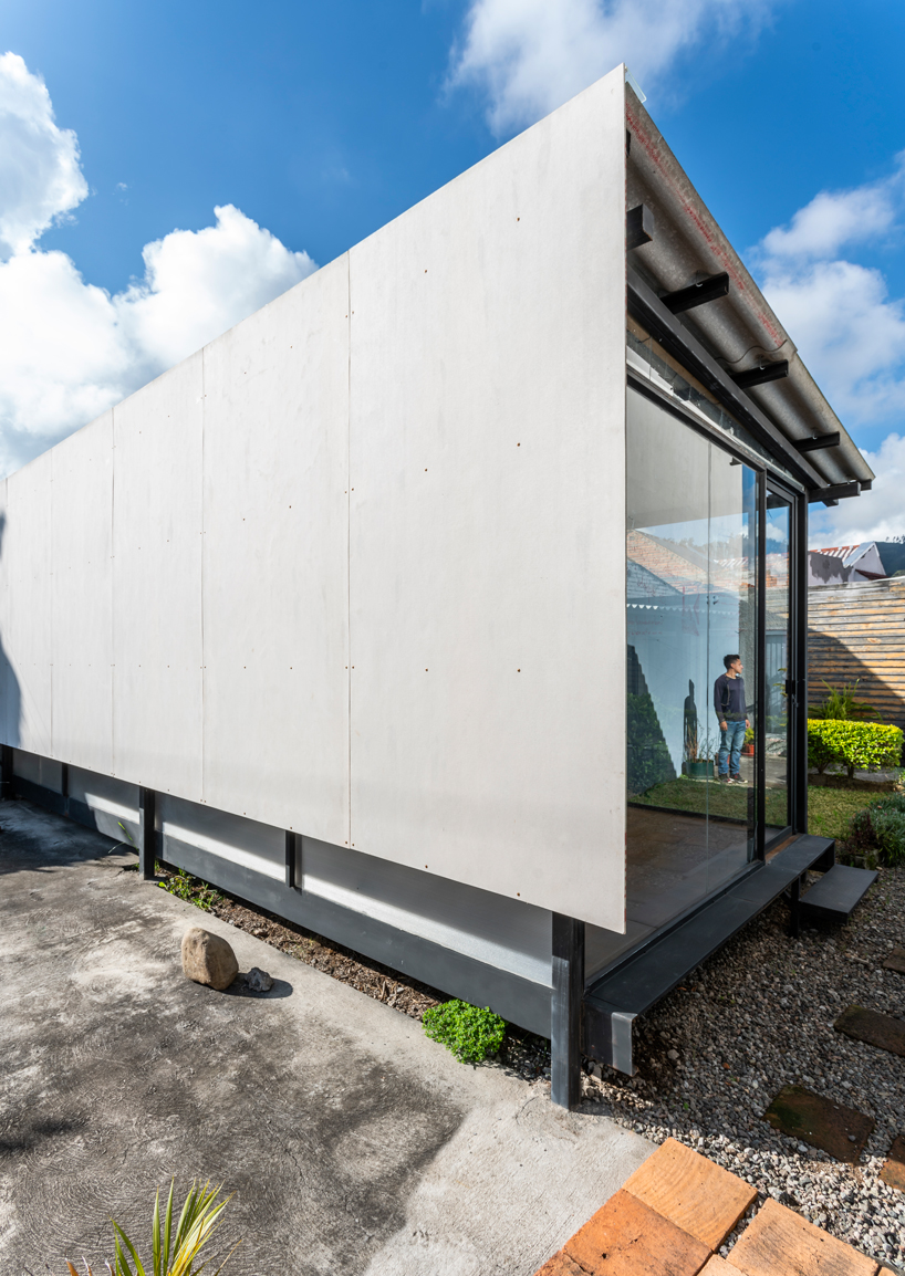 ruptura morlaca plans a glazed workshop around a central courtyard in ecuador designboom