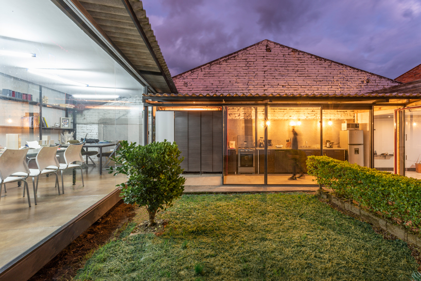 ruptura morlaca plans a glazed workshop around a central courtyard in ecuador designboom