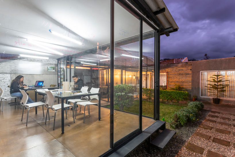 ruptura morlaca plans a glazed workshop around a central courtyard in ecuador designboom