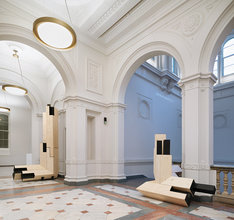 gilles retsin fuses augmented reality with timber construction at the royal academy london designboom