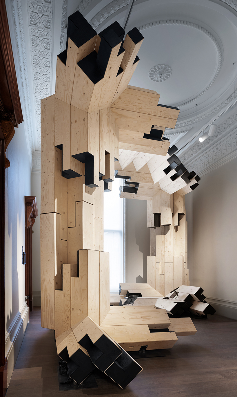 gilles retsin fuses augmented reality with timber construction at the royal academy london designboom