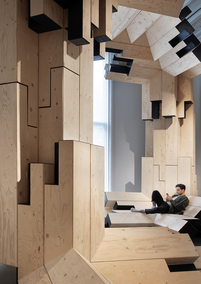 gilles retsin fuses augmented reality with timber construction at the royal academy london designboom