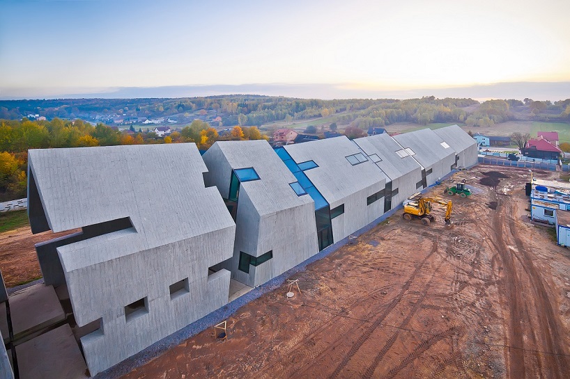 nizio design international mausoleum of the matrydom of polish villages designboom
