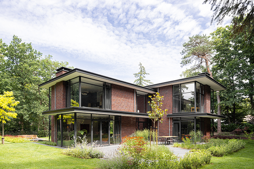 Een gevel van rode baksteen en een stalen boeiboord vormen Villa Trombenberg in Nederland