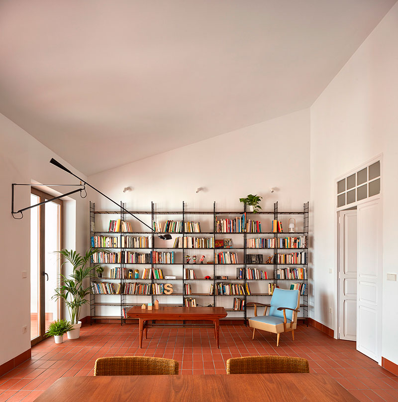 DG estudio renovates an apartment in valencia's old fishing neighborhood designboom