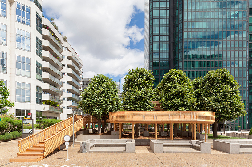 compagnie des rues elevates wooden promenade in paris