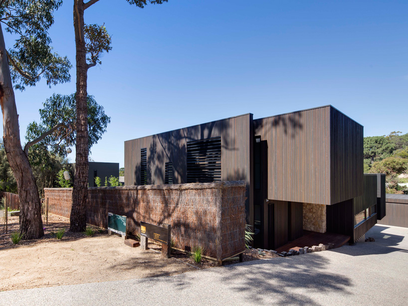 mt. martha beach house designboom mt. martha beach house by wolveridge perches above aussie coast