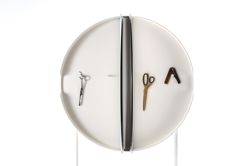 golfJC's self barber mirror does everything but cut your hair