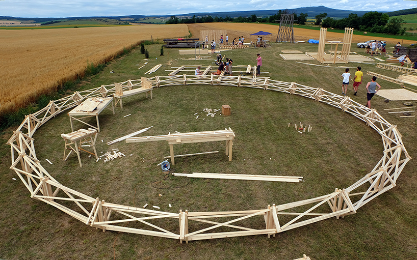 mazzocchio pavilion combines space & light to create social interactions