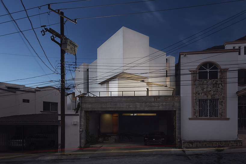 arquidromo's monolithic cloud house floats above the city of monterrey
