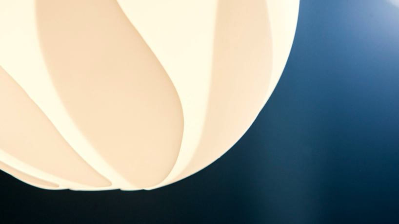 KDID unveils sleek, pirouet lamp with adjustable aperture